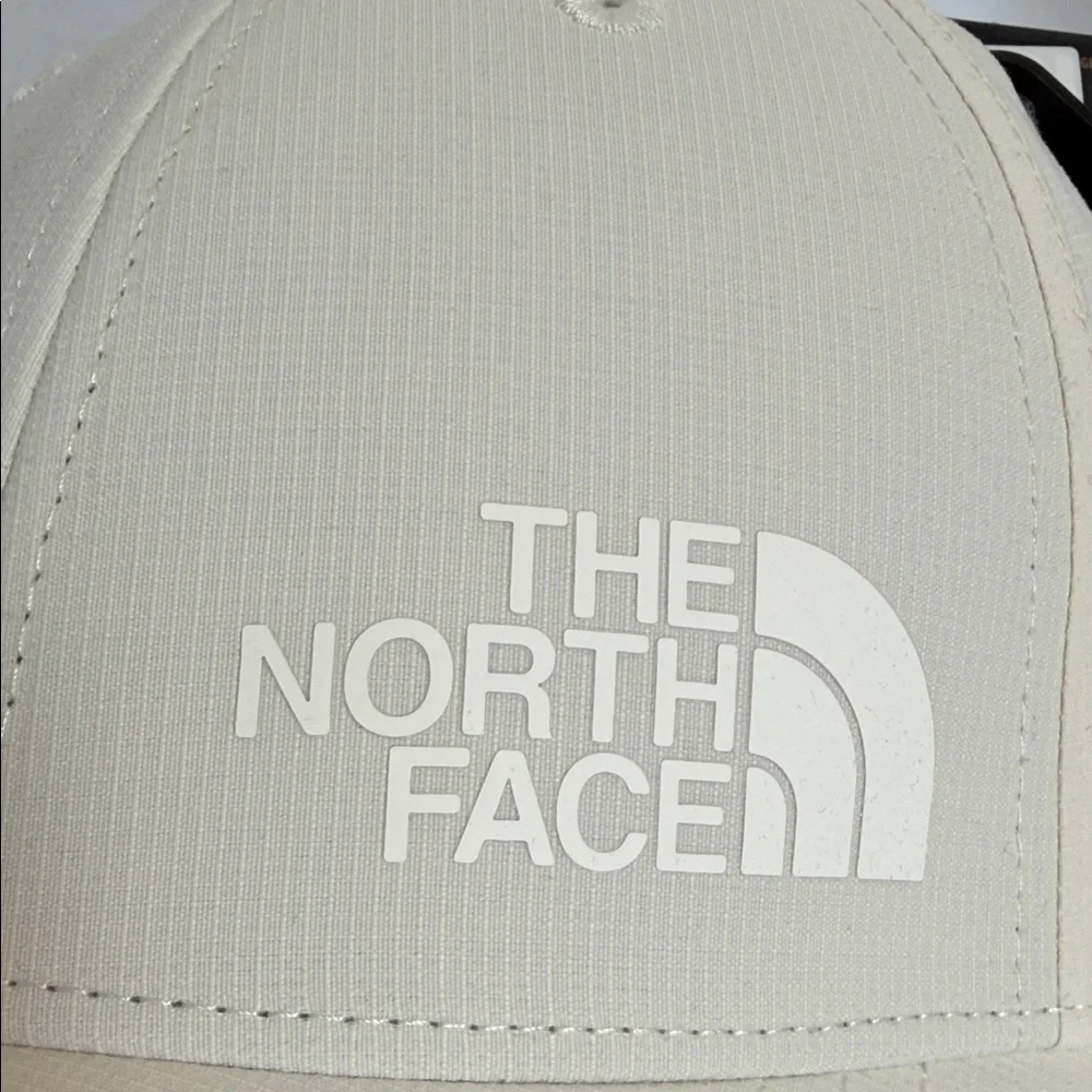 NWT The North Face Women's Horizon Hat Size L/XL in Gardenia White Ponytail